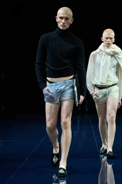 Look 19
